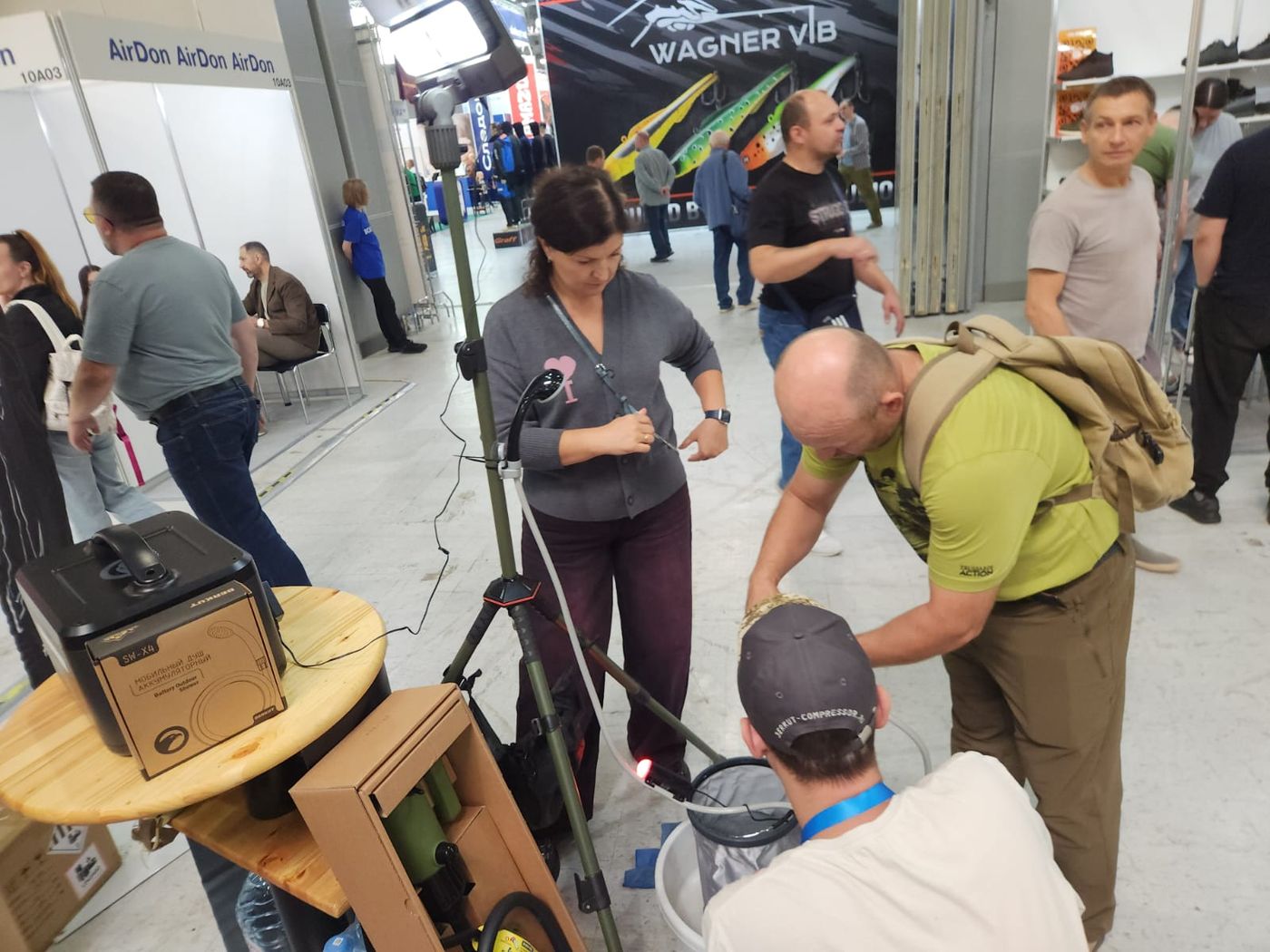 Live product demonstration at BeeHappy exhibition booth